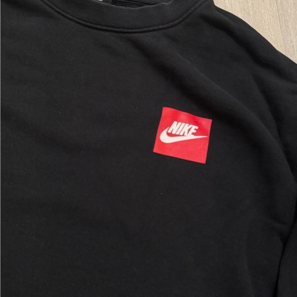 Nike Men's Crewneck Sweatshirt - Picture 2 of 5